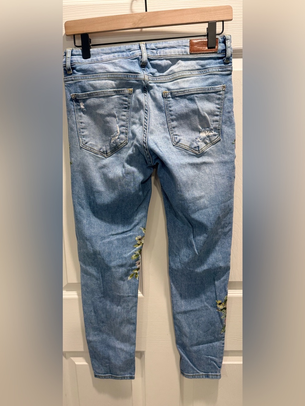 Zara Basic Floral Print Distressed Skinny Jeans Size 4 EU 36 Light Wash Denim - Picture 6 of 11